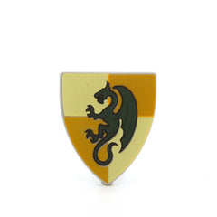 Farbenfrohe LEGO Schilder mit verschiedenen Symbolen und Designs, die kreativ und spielerisch gestaltet sind. Kaufe jetztLEGO 3846pb28 - Shield Triangular (Dark Green Dragon on Light Yellow and Ochre Quarters Background Pattern, Light Bluish Gray)