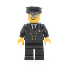 LEGO air032 - Airport (Pilot with Red Tie and 6 Buttons, Black Legs, Black Hat, Silver Glasses)