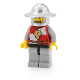 LEGO cas498 - Lion Knight Quarters (Kingdoms, Helmet with Broad Brim, Vertical Cheek Lines, Mouth Closed / Mouth Open Scared Pattern)