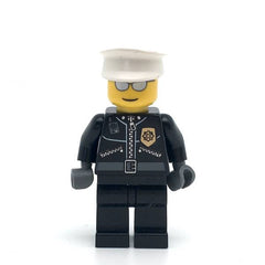 LEGO cty0039 - Police (City Leather Jacket with Gold Badge, White Hat, Silver Sunglasses)