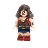 LEGO sh0221 - Wonder Woman (Dark Red Torso, Dark Blue Skirt)
