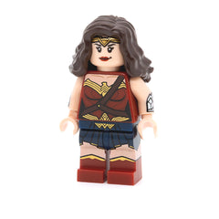 LEGO sh0221 - Wonder Woman (Dark Red Torso, Dark Blue Skirt)
