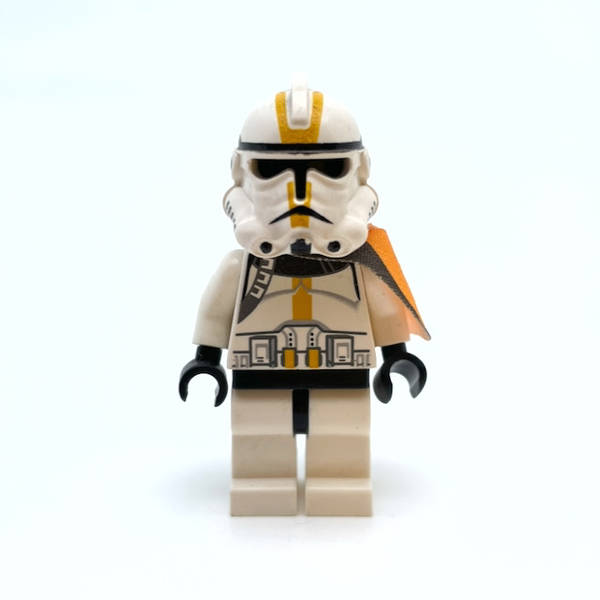 LEGO sw0128 - Clone Trooper Episode 3 Yellow Markings and Pauldron
