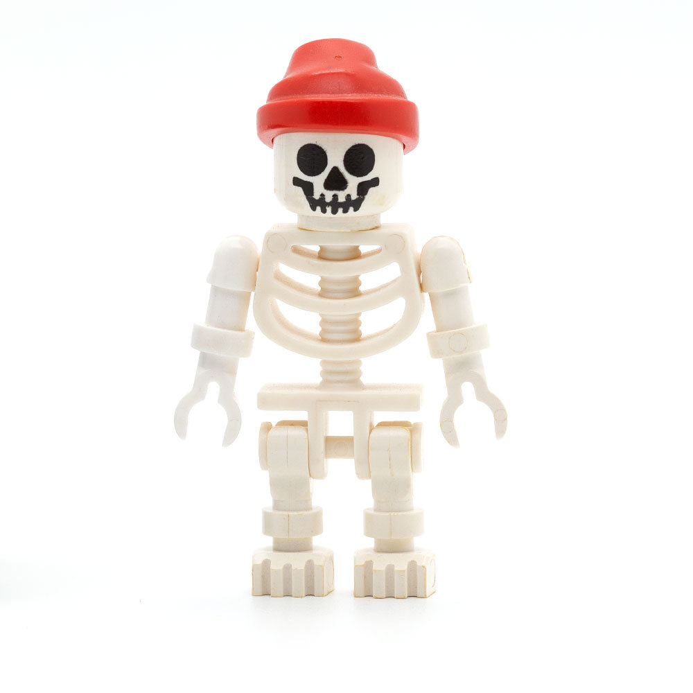 LEGO gen010 - Skeleton (Standard Skull, Floppy Arms, Red Bandana with Single Tail in Back)