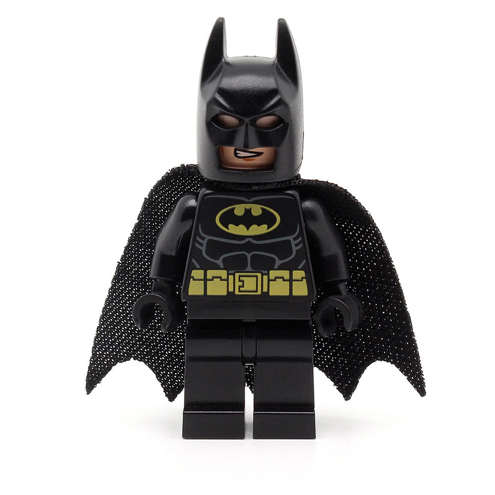 LEGO sh0016b - Batman  (Black Suit with Yellow Belt and Crest (Type 2 Cowl, Spongy Tear-Drop Neck Cut Cape))
